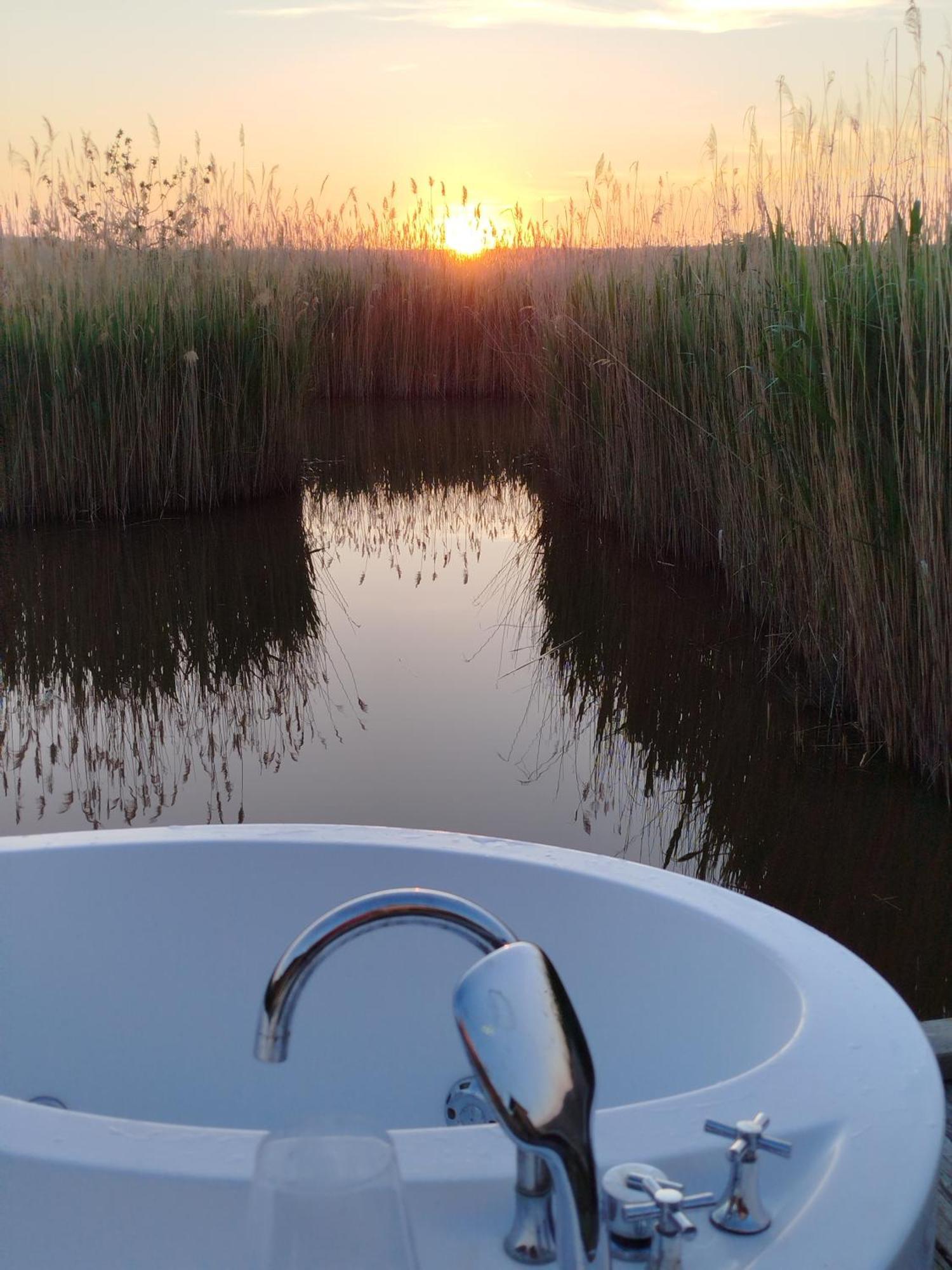 Pfahlbau Sunset II Toplage Inklusive Elektroboot Rust Dış mekan fotoğraf